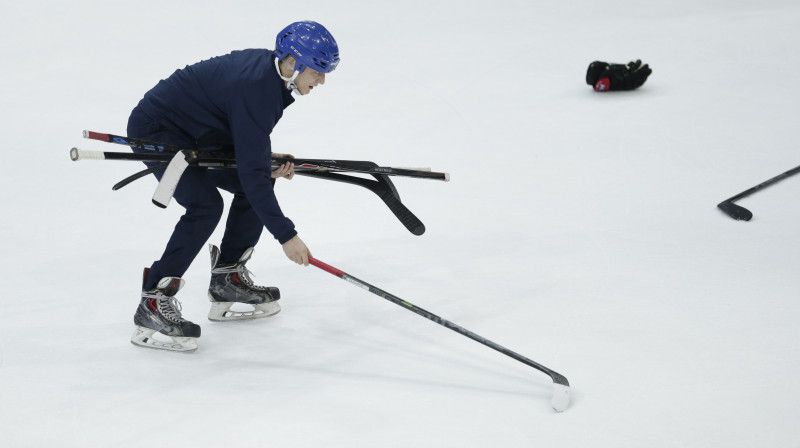 Hokeja nūju savākšana 
Foto: AP / Scanpix