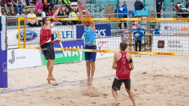 Mārtiņš Pļaviņš uzbrukumā pret Premišlu Kubalu
Foto: cev.lu