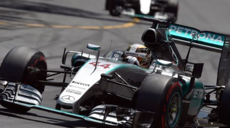 Luiss Hamiltons vadībā bija lielāko sacīkšu daļu...
Foto: AFP/Scanpix