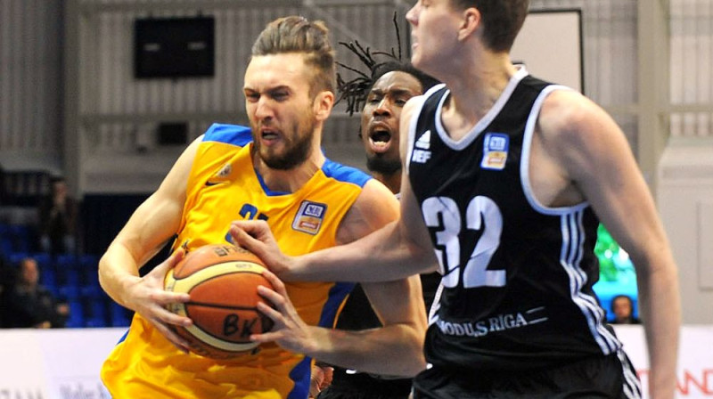 Žanis Peiners pret Anžeju Pasečņiku
Foto: bkventspils.lv