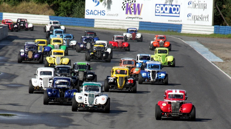 "Legends" sacīkšu mašīnas
Foto: publicitātes