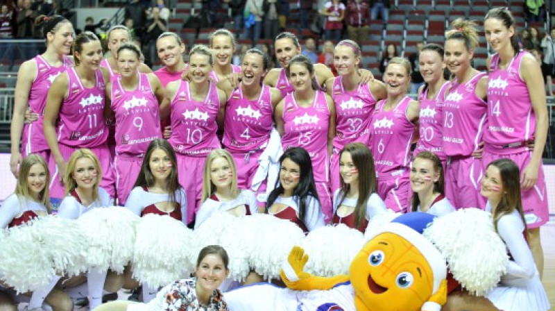 Latvijas valstsvienība: pēc emocionālajām spēlēm Rīgā nopietna pārbaude Karlovivaros.
Foto: basket.lv