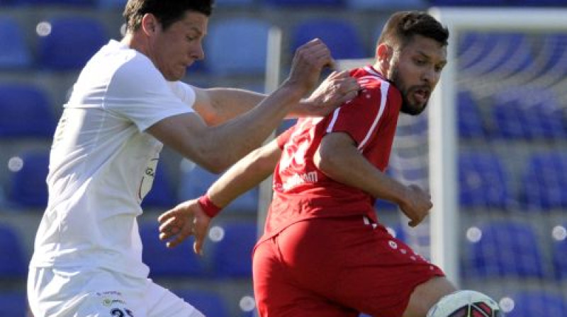 Mārcis Ošs pret Artūru Karašausku
Foto: Romāns Kokšarovs/F64