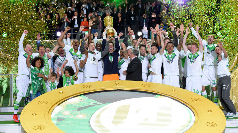 ''Wolfsburg'' ar izcīnīto trofeju
Foto: AFP/Scanpix