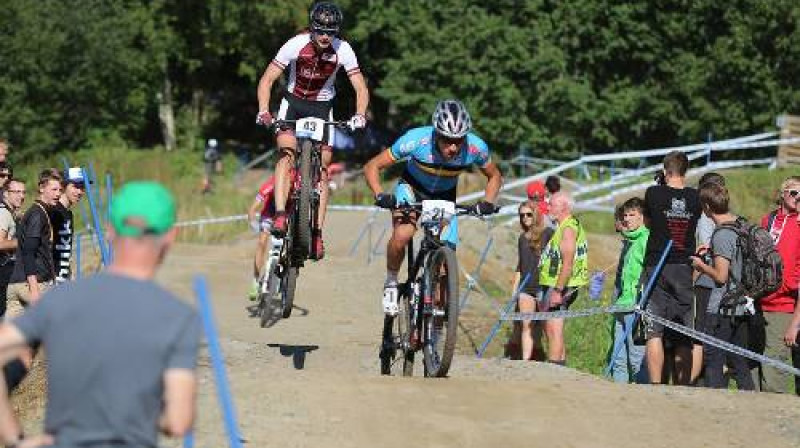 Arnis Pētersons (no kreisās)
Foto: Publicitātes