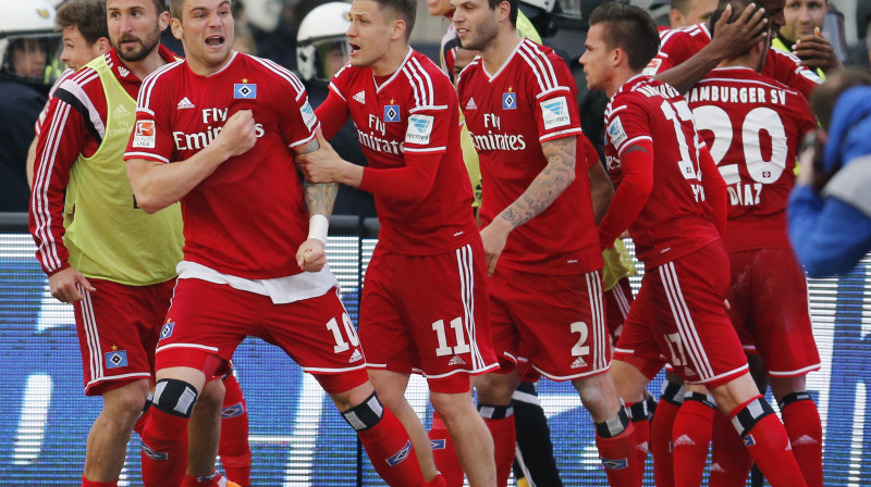 "Hamburger SV" spēlētāji priecājas pēc uzvaras spēlē
Foto: TT NYHETSBYRÅN/Scanpix