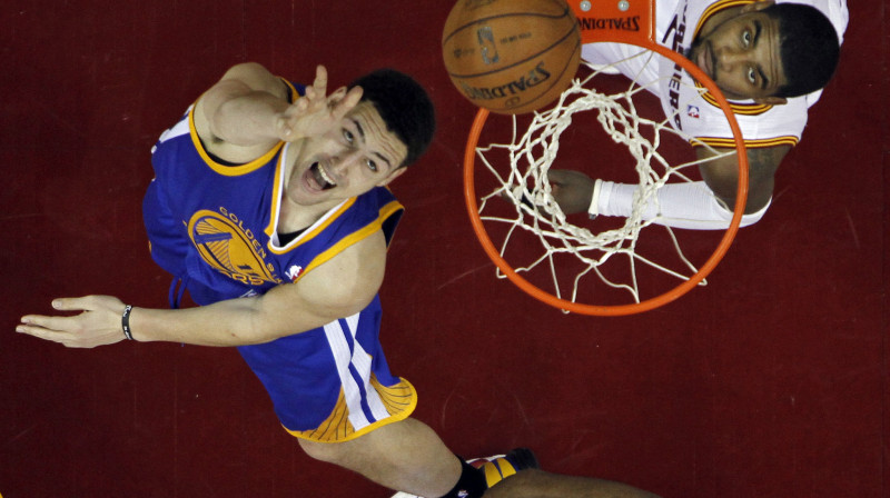 Klejs Tompsons un Kairijs Ērvings
Foto: AFP/Scanpix