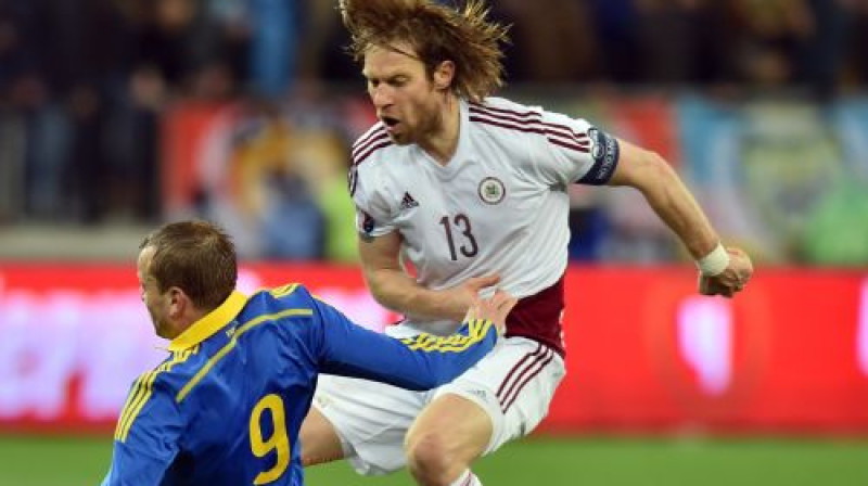 Latvijas izlases kapteinis Kaspars Gorkšs cīņā pret Ukrainu
Foto: AFP/Scanpix