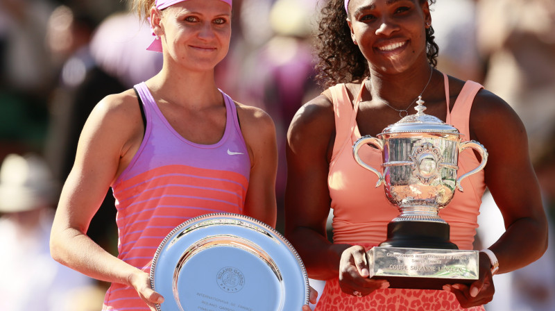 Lucija Šafāržova un Serēna Viljamsa
Foto: Reuters/Scanpix