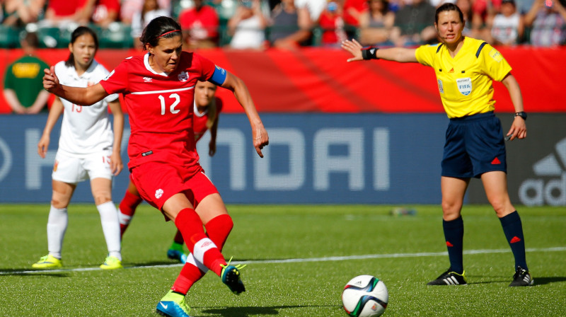 Kristīne Sinklēra izpilda 11 metru soda sitienu
Foto: GETTY IMAGES NORTH AMERICA/Scanpix
