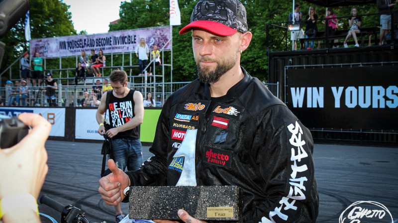 "Ghetto Streetbike Freestyle" uzvarētājs Jānis Rozītis
Foto: Renārs Buivids (Ghetto Games)