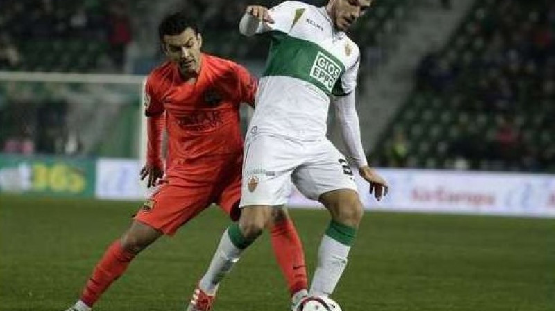 "Elche" vienības čīliešu futbolists Enco Roko (pa labi)
Foto: AFP/Scanpix