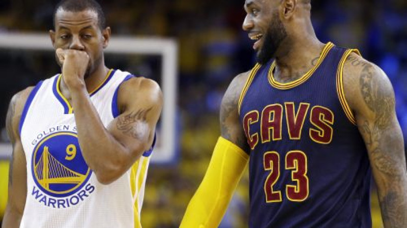 Andrē Igudala un Lebrons Džeimss
Foto: AFP/Scanpix