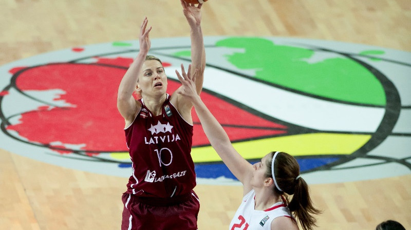 Anete Jēkabsone-Žogota: 12 punkti izšķirošajā trešajā ceturtdaļā spēlē ar Lielbritāniju.
Foto: FIBAEurope.com