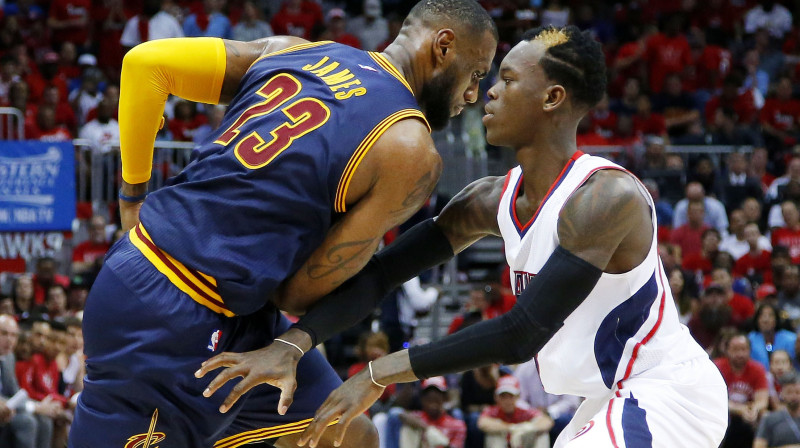 Deniss Šrēders aizsardzībā pret Lebronu Džeimsu
Foto: AFP/Scanpix