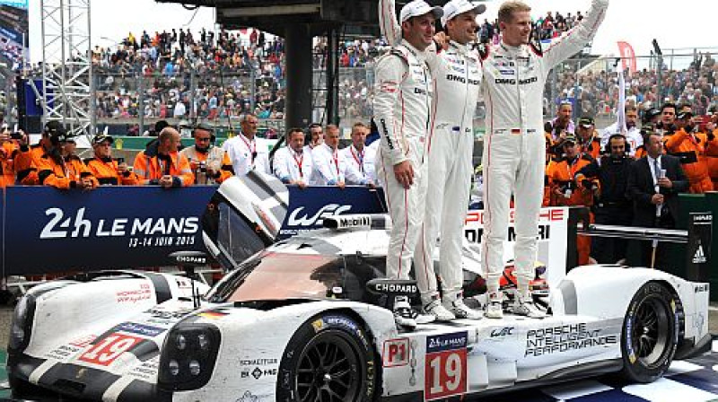 Hilkenbergs ar komandas biedriem Lemānā
Foto: AFP/Scanpix