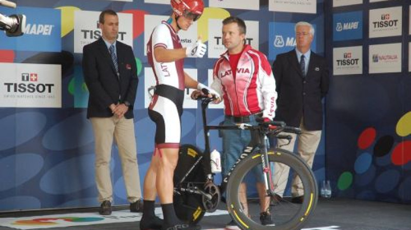 Gatis Smukulis (otrais no kreisās)
Foto: Linards Veide