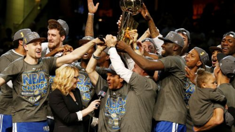 Goldensteitas "Warriors" triumfs
Foto: AFP/Scanpix