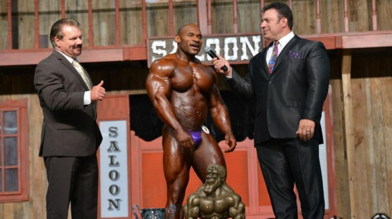 Freds Smols (centrā)
Foto: musculardevelopment.com