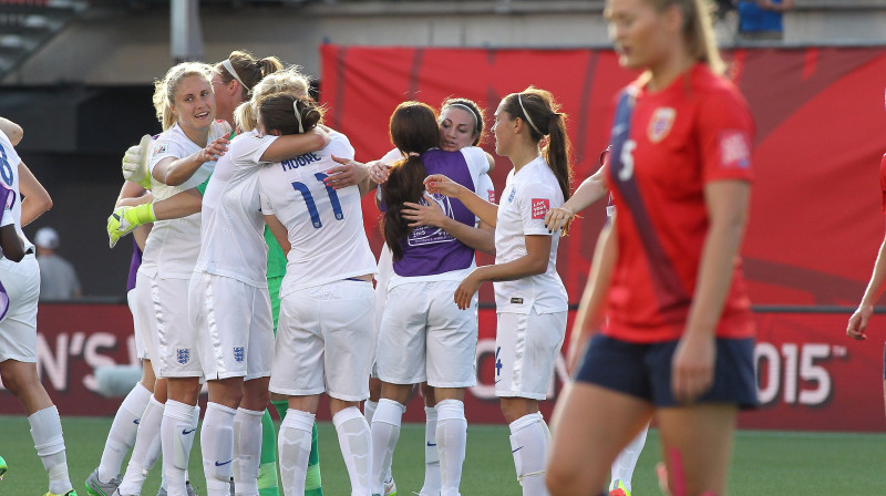 Anglijas futbolistes priecājas par uzvaru pār Norvēģiju. 
Foto: AFP/Scanpix
