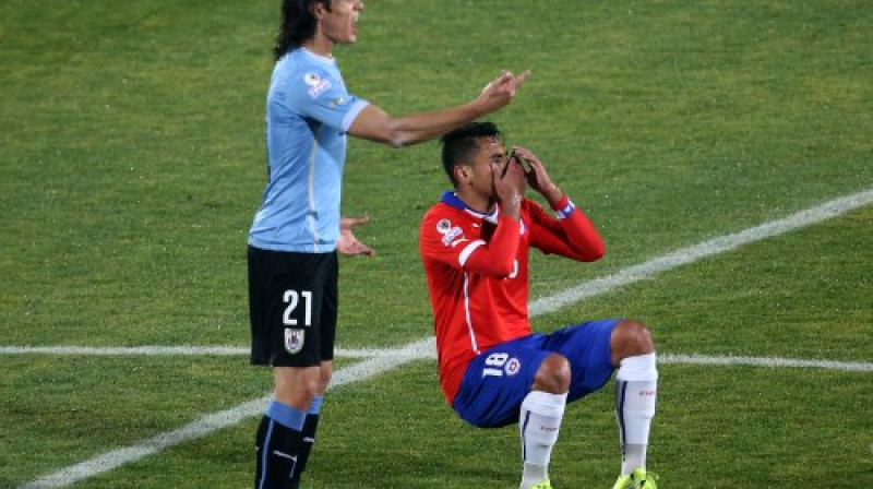 Aizsarga Gonsalo Haras provokācija un teātris čīliešiem nodrošināja vairākumu
Foto: AFP/Scanpix