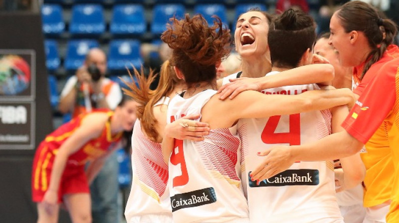 Spānietes līksmo par iekļūšanu pusfinālā
Foto: eurobasketwomen2015.com