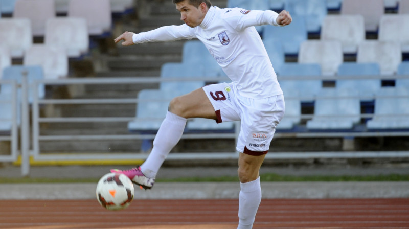 Vadims Žuļevs karjeru turpinās Latvijas čempionvienībā FK "Ventspils". 
Foto: Romāns Kokšarovs/f64