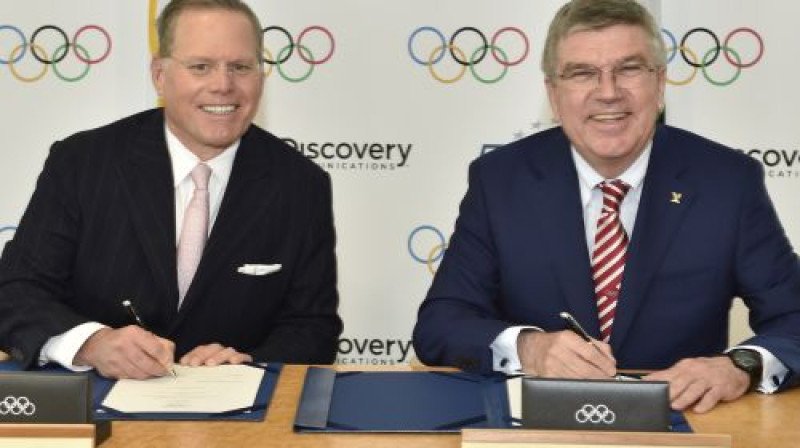 "Discovery" izpilddirektors Deivids Zalaks un SOK prezidents Tomass Bahs
Foto: AP/Scanpix