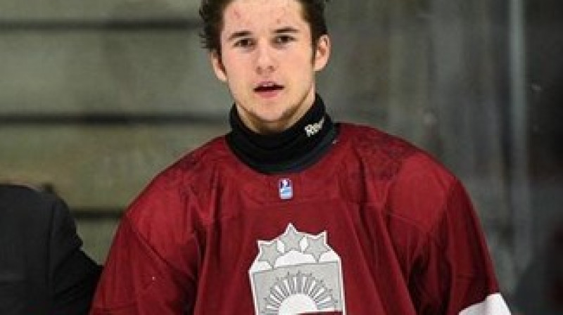 Latviešu uzbrucēju Mārtiņu Dzierkalu  trešajā kārtā ar kopējo 68.numuru Nacionālās hokeja līgas (NHL) draftā izvēlējās Toronto "Maple Leafs" komanda.
Foto: IIHF