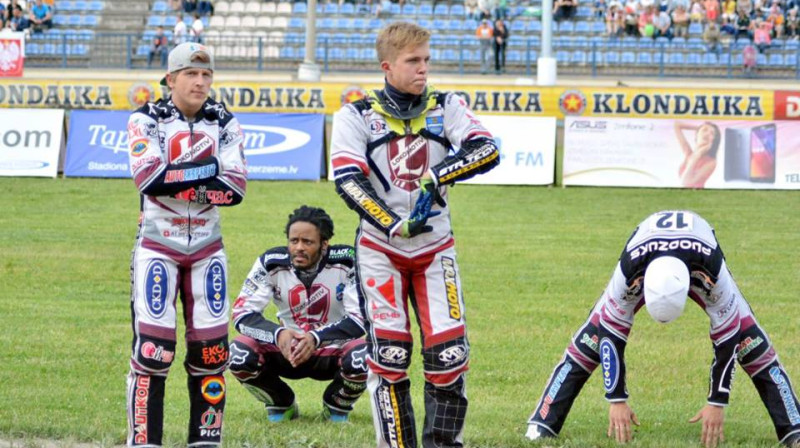 Dāvis Kurmis (centrā)
Foto: SK Lokomotīve Daugavpils