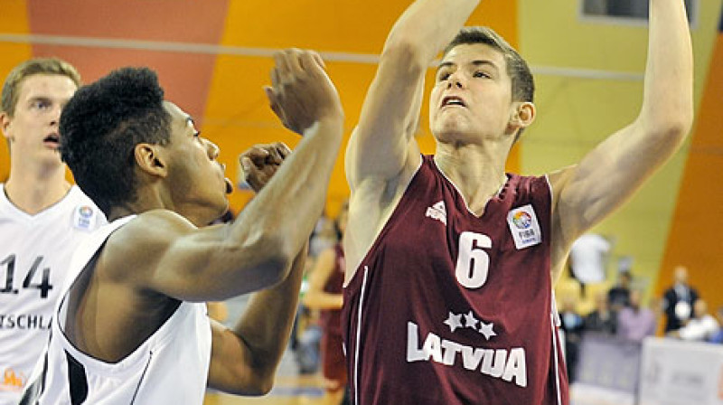 Roberts Blumbergs: 17 punktu Latvijas U18 izlases pārbaudes spēlē ar Gruzijas junioriem.
Foto: FIBAEurope.com