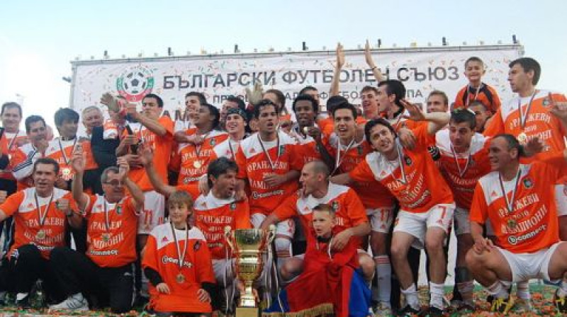 "Litex" līksmo par līdz šim trešo no četriem iegūtajiem Bulgārijas čempiona tituliem (2010.gads)