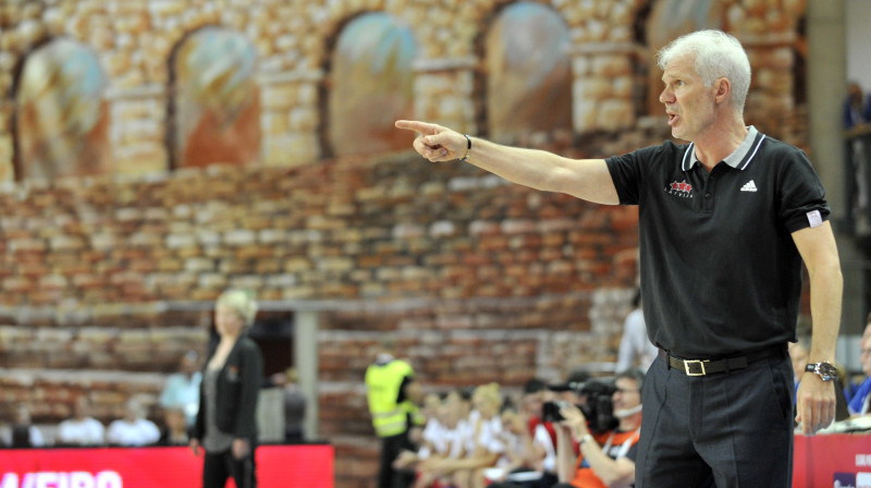 Ainars Zvirgzdiņš spēlē pret Serbiju
Foto: Romāns Kokšarovs, f64