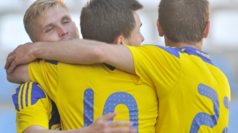 Daniils Turkovs, Jurijs Žigajevs un Simons Pauļus pēc neizšķirta panākšanas pret "Skonto"
Foto: Romāns Kokšarovs (f64)