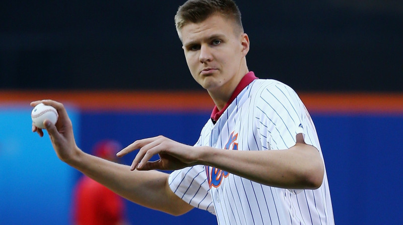 Kristaps Porziņģis 2015. gada 26. jūnijā MLB spēlē starp "New York Mets" un "Cincinnati Reds"
Foto: AFP/Scanpix