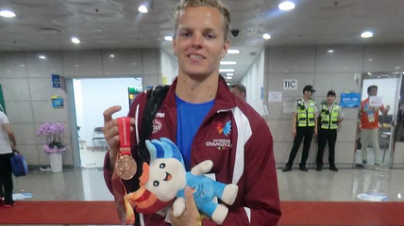 Zigismunds Sirmais ar medaļu Kvandžu
Foto: Latvijas Augstskolu sporta savienība