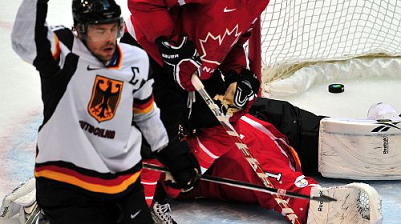 Marko Šturms vēl spēlētāja arodā, gūstot vārtus pret Kanādu 2010. gada olimpiādē
Foto: AFP/Scanpix