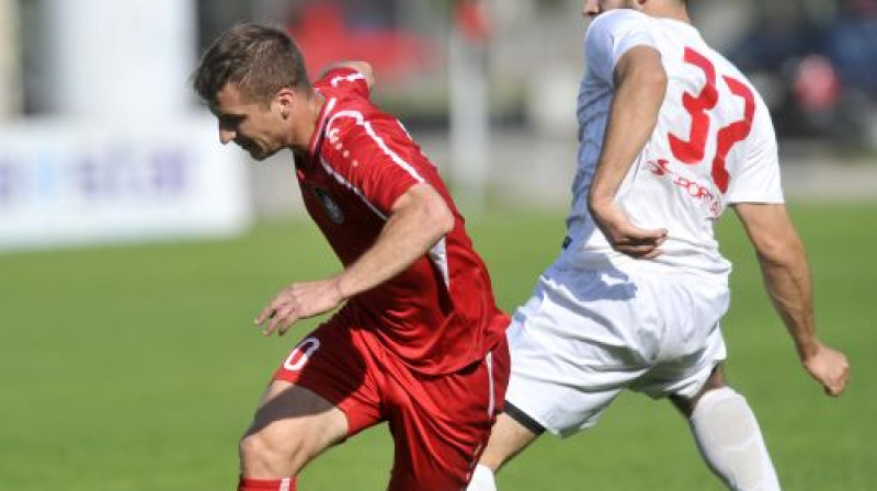 Igors Kozlovs cīņā ar Ingu Šlampi
Foto: Romāns Kokšarovs/F64