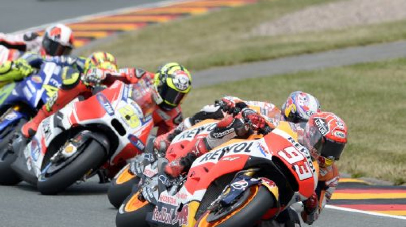 Sacīkšu priekšgalā Marks Markess
Foto: AFP/Scanpix