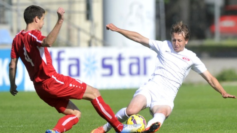 Liktenīgā divcīņa - Vitālijs Smirnovs pret Maksimu Maksimenko
Foto: Romāns Kokšarovs/F64