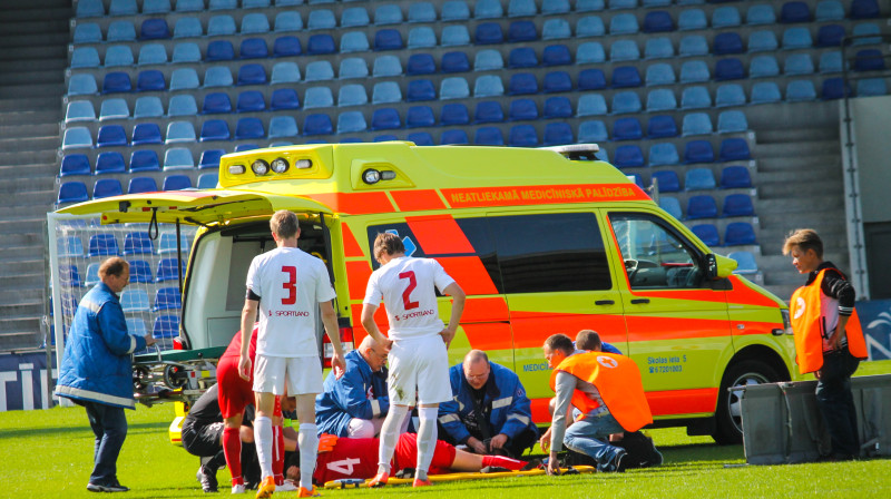 Vitālijs Smirnovs mediķu aprūpē
Foto: Juris Gūtmans