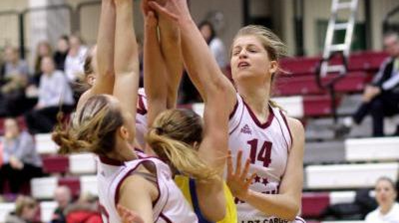 Anna Dreimane: 17 punktu Latvijas U18 izlases spēlē ar Tucijas juniorēm.
Foto: basket.ee