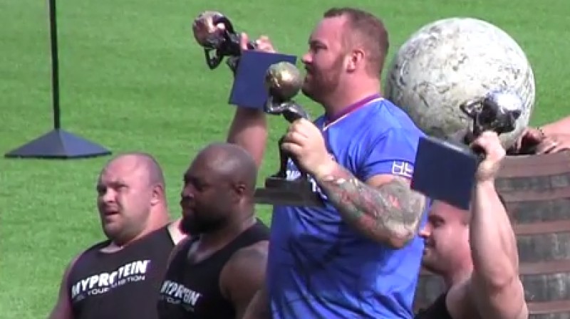 Dainis Zāģeris (pa kreisi) apbalvošanā
Foto: Europe’s Strongest Man 2015