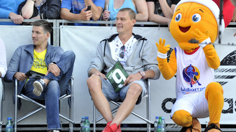 Andris Biedriņš centrā
Foto: Romāns Kokšarovs, F64