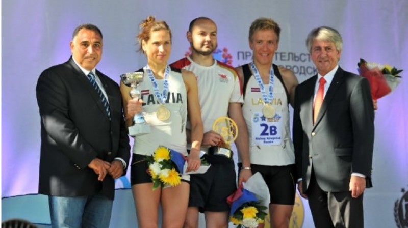 Sporta tērpos: Jeļena Rubļevska, Mihails Jefremenko, Deniss Čerkovskis (2013) 
Foto: pentathlon.org