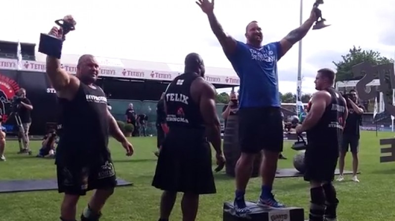 Dainis Zāģeris (pa kreisi)  "Europe’s Strongest Man 2015” 
Foto: Official Strongman