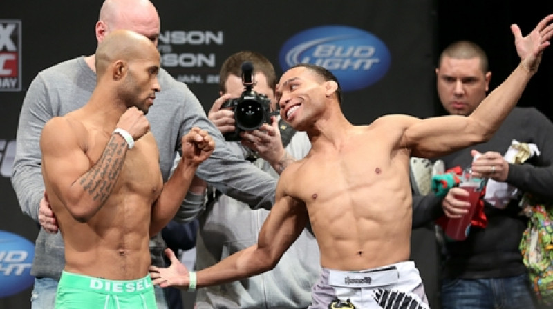 Demetrius Džonsons (no kreisās) un Džons Dodsons
Foto: mmajunkie.com