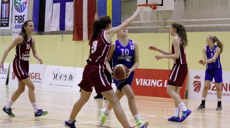 Janeta Rozentāle aizsardzībā
Foto: basket.ee