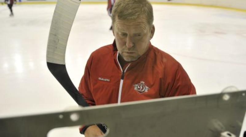 Izveidot virknējumus uz baltas papīra lapas nav viegls uzdevums, apzinās Kari Heikile
Foto: Romāns Kokšarovs, Sporta Avīze, f64