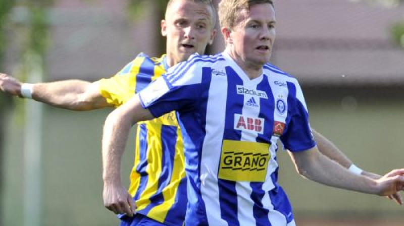 Ndue Mujeci cīņā ar Sebastjanu Sorsu
Foto: Romāns Kokšarovs/F64